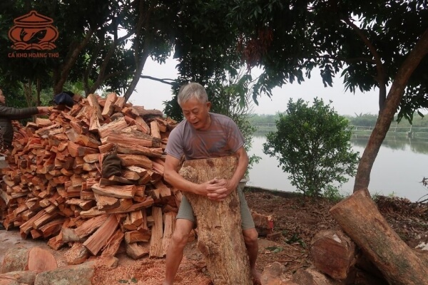 cá kho làng vũ đai kho bằng củi nhãn