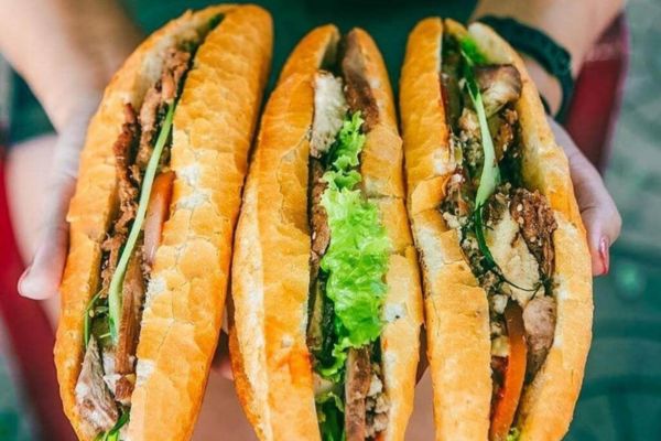 Bánh mì Hà Nội- một trong những món ăn đặc sản của hà nội