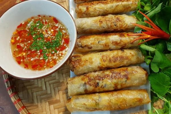 Món ăn đăc sản Hà Nội là nem rán