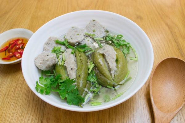 Canh khổ qua nhồi chả cá thu