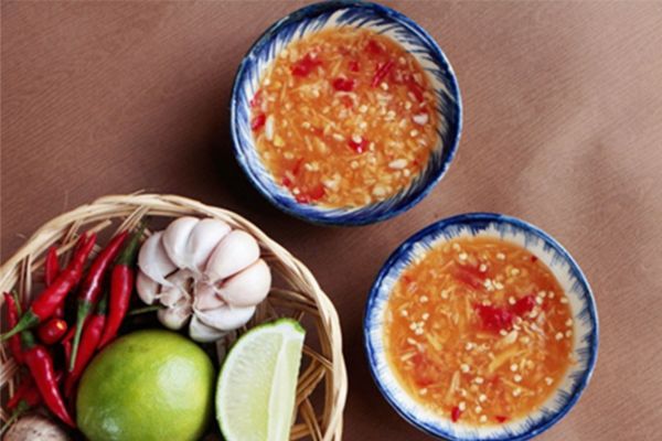 Nước mắm chấm chả cá